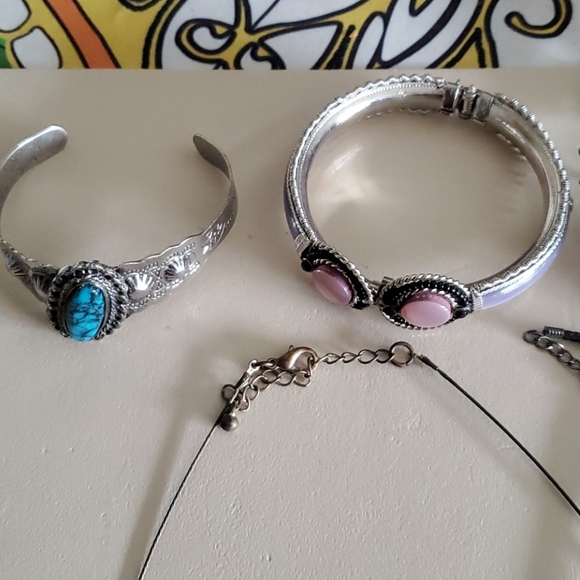 👛👜 Any 5 items $40.....Bundle of Jewelry - Picture 3 of 4